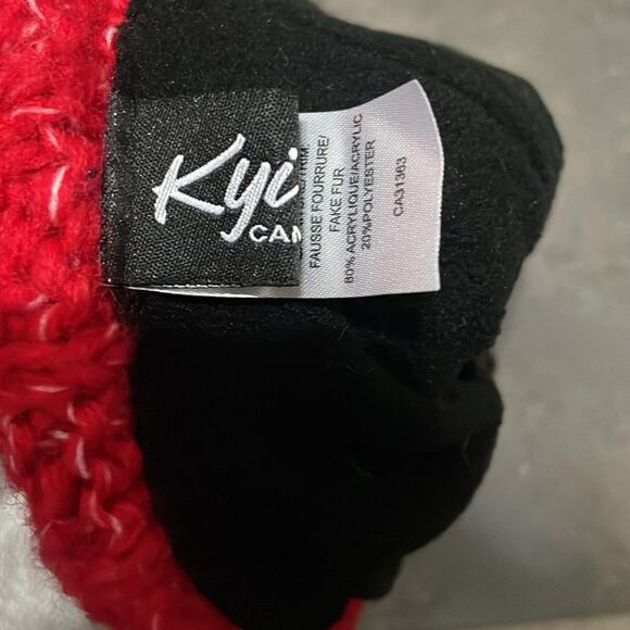Kyi Kyi Red Faux Fur Pom Pom Beanie Hat New - Picture 4 of 5